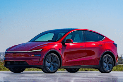 Tesla Model Y Launched In India Price & Features :- भारत में आई Elon Musk की टेस्ला! जानें कीमत, रेंज और चौंकाने वाले फीचर्स !