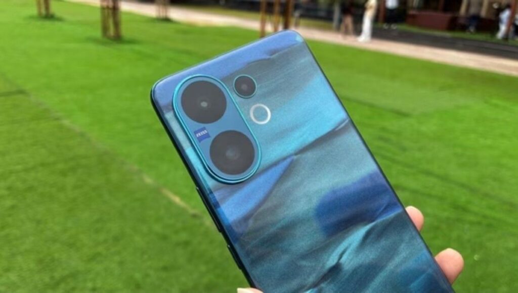 50MP Zeiss कैमरा, Snapdragon 7 Gen 4 और 6500mAh बैटरी के साथ लॉन्च हुआ Vivo V60, देखिये कीमत !