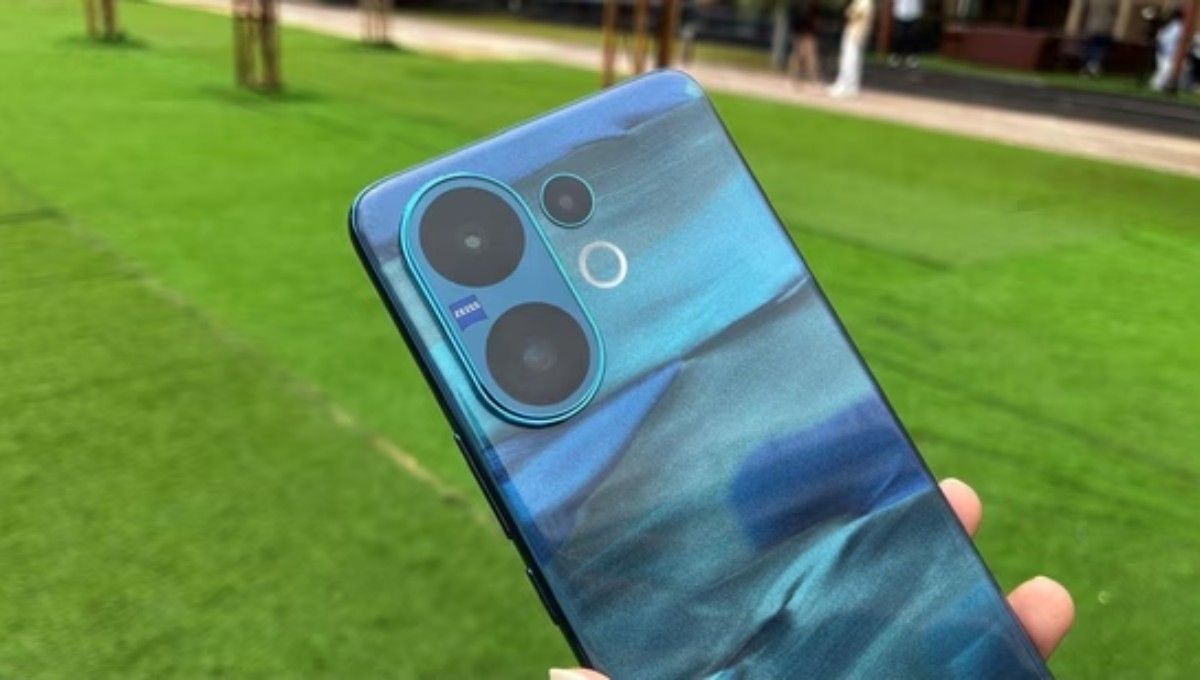 50MP Zeiss कैमरा, Snapdragon 7 Gen 4 और 6500mAh बैटरी के साथ लॉन्च हुआ Vivo V60, देखिये कीमत !
