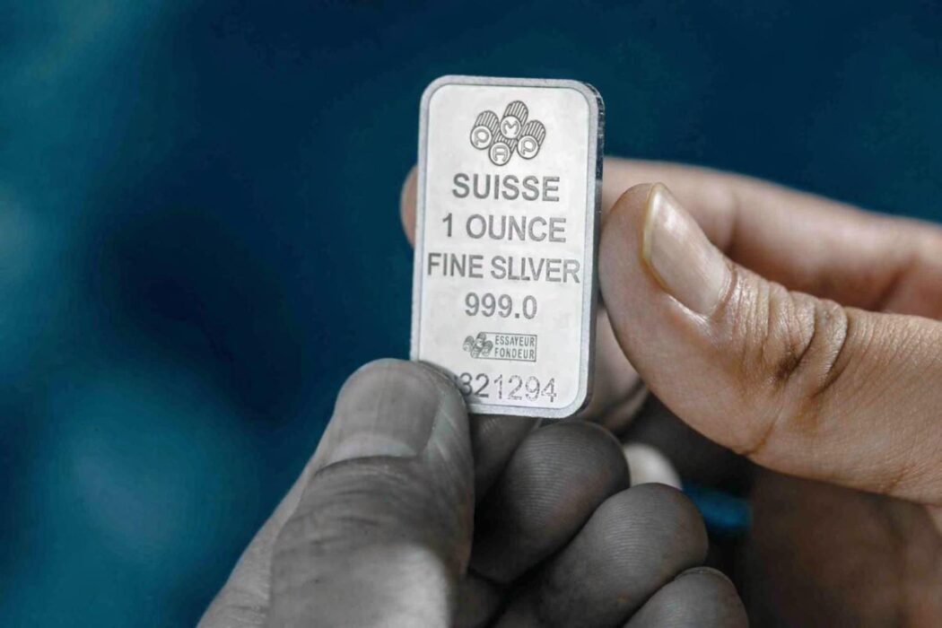 Gold Silver Rate 6 February 2026 :- सोने-चांदी में गिरावट ज़ारी, आज सिल्वर में आई 15,000 रुपये प्रति किलो की गिरावट जानिए सोने की कीमत !